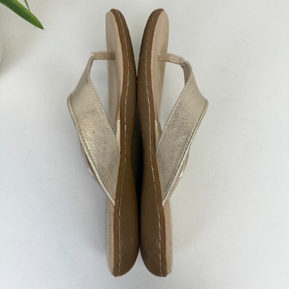 BOC Born Concept Gold‎ Faux Vegan Leather Flip Flop Thong Sandal Comfort Shoe 9M - Picture 7 of 9